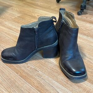 Crown Vintage Brown Booties - 7.5